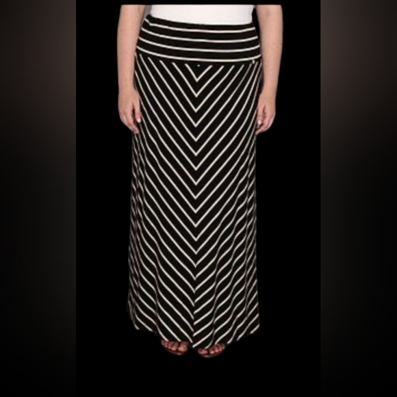 Calvin Klein Maxi Skirt with Stripe Herringbone Pattern - Picture 3 of 7